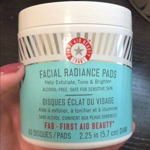 First Aid Beauty Facial Radiance Pads(60)